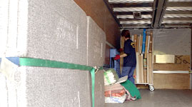 松元サービスの美術品輸送 絵画・マンガの原画のトラック輸送 4tエアサス パワーゲート車