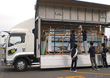 松元サービスのイベント・演劇舞台セット輸送 エアサス パワーゲート ウイング車